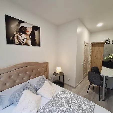Center Apartment *