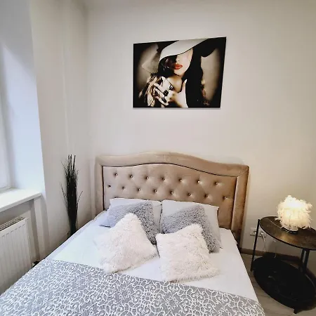 Center Apartment *